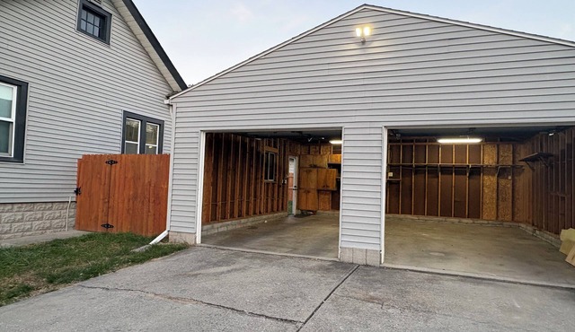 Spacious, Family Friendly 4BR, 5Qn Beds with Garage in Columbus