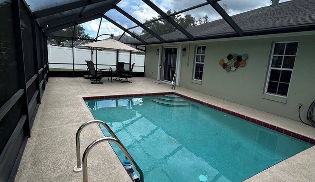 Spacious Family friendly home across from Lake Jackson, near downtown Sebring.