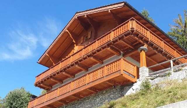 Spacious, family-friendly chalet, ideal for 10 people, with terrace, furnished balcony, garden with