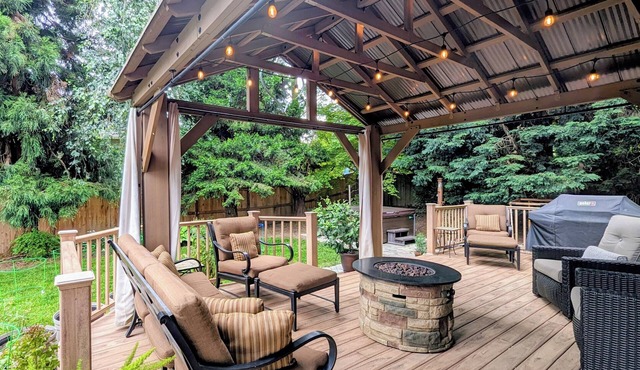 Spacious Family Friendly 3-bedroom House with AC, WiFi, Hot Tub, Play Structure