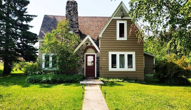 Spacious Family Friendly House, Close To Trails and Mackinac Island Ferries!