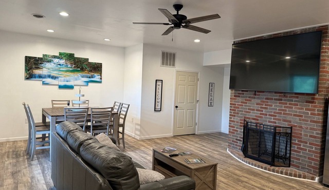 Spacious family friendly 4-BR property with AC, Fireplace and WiFi in Sutton, WV
