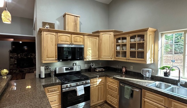 Spacious Family Getaway-Pollock Pines