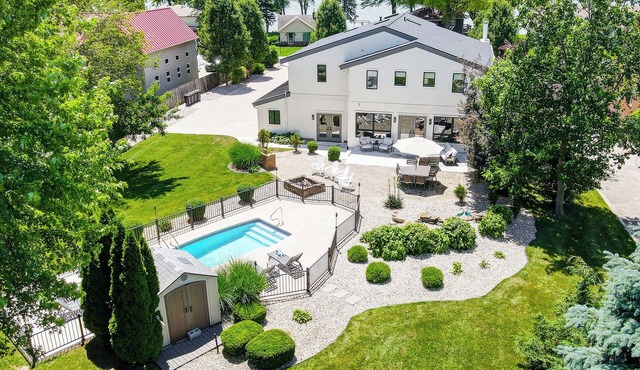 Spacious Family Gem Near Lake — Seasonal Pool, Hot Tub, Boat Dock & Dog-Friendly