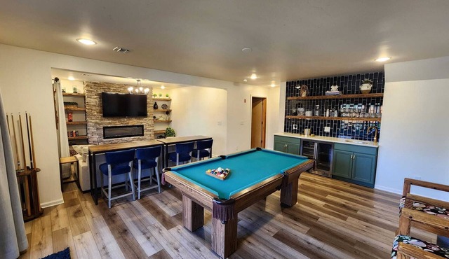 Spacious Family Gem ~ Scenic Lake Views ~ Hot Tub!