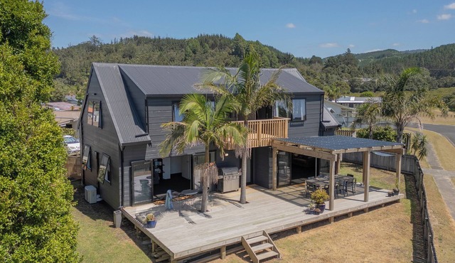 Spacious Family Getaway - Whangamata Holiday Home