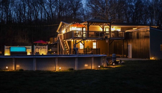 Spacious Family Getaway: Pool, Hot Tub, Games, Gym