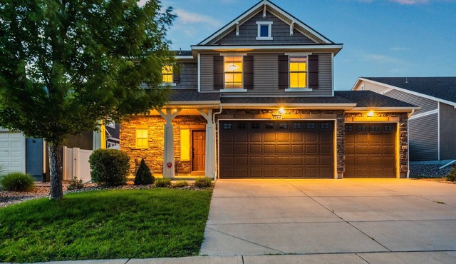 Spacious Family Getaway | Fire Pit & Pet Friendly