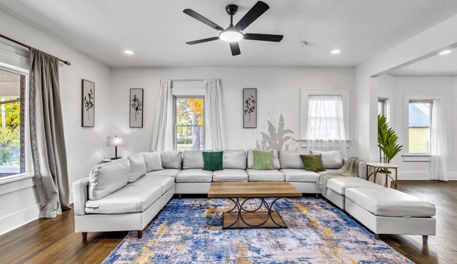 Spacious Family Getaway 3 Levels of Comfort