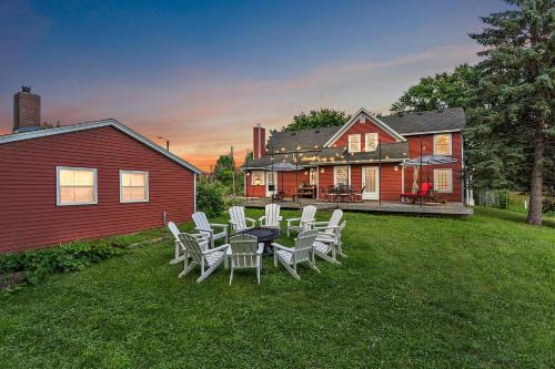 Spacious Family Getaway on Apple Orchard in Hugo!