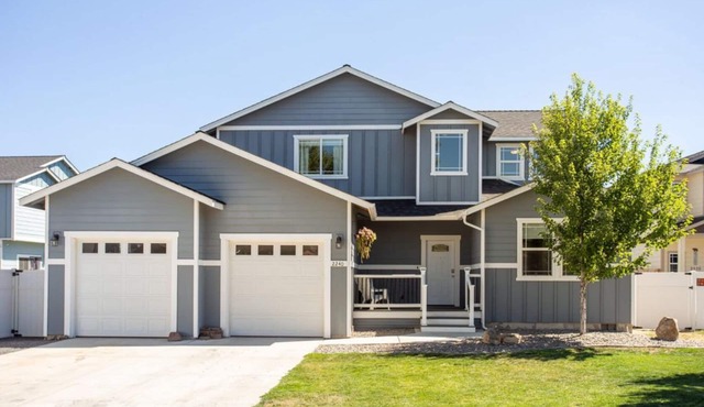 Spacious, family getaway full of entertainment!