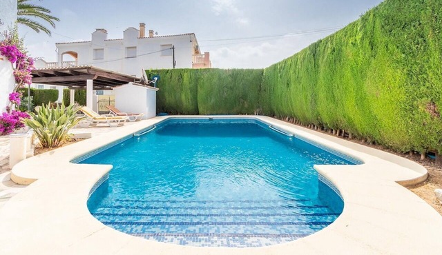 Spacious family home with Airco, private 5x10m pool, sandy beach 300m, free WiFi