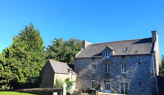 Spacious Family Home with Private Terrace, Garden & Wi-Fi in Saint Lormel