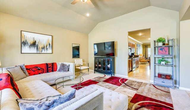 Spacious Family Home 3 Mi to Downtown Fayetteville