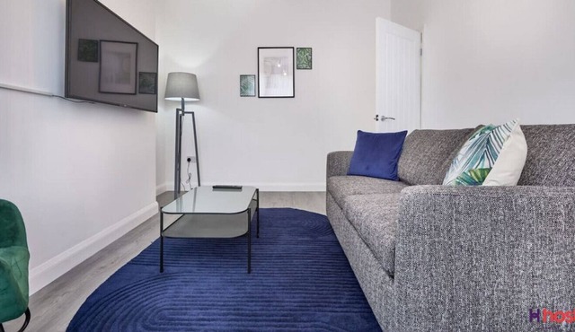 Spacious Family Home | Near Aintree | Parking