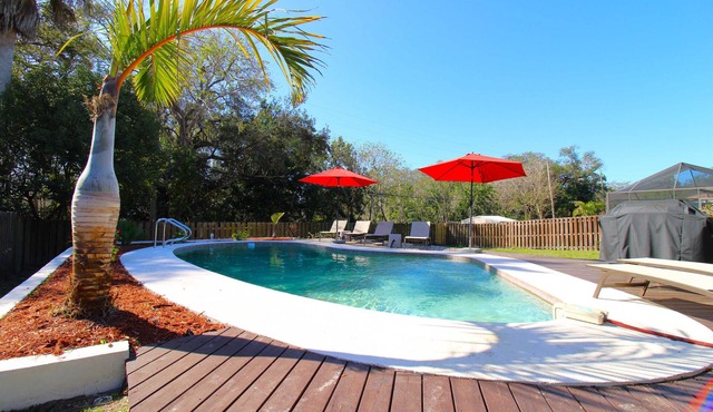 Spacious Family Home w/Pool -Close to Everything