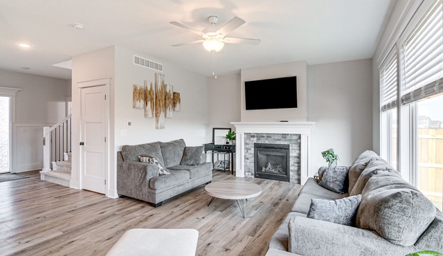 Spacious Family Home ~ 13 Mi to Des Moines