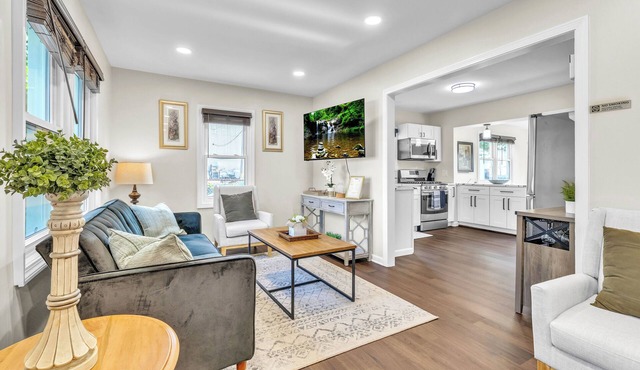 Spacious Family Home in Oak Lawn