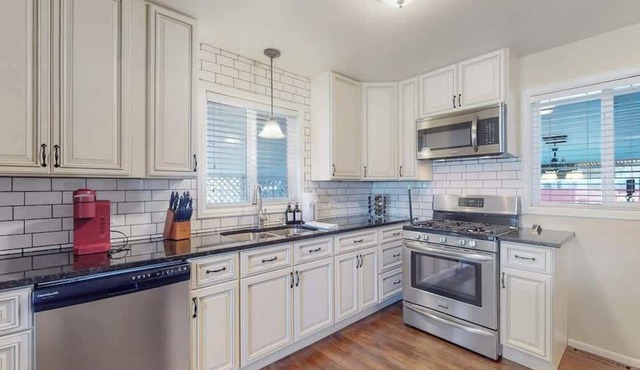 Spacious Family Home, King Beds Large Yard and Fun