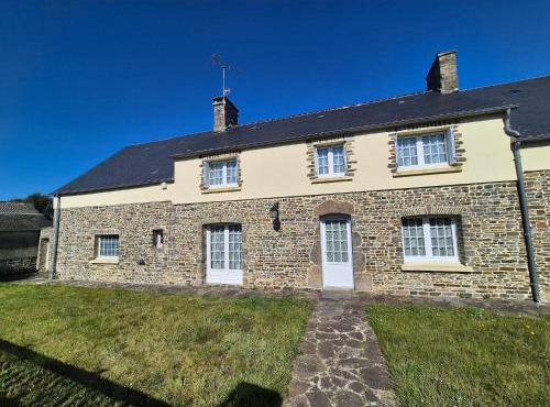 Spacious Family Home Near the Sea