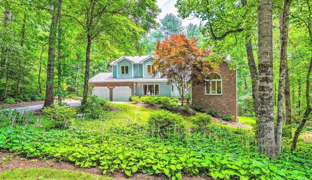 Spacious Family Home Near Hiking & Breweries!