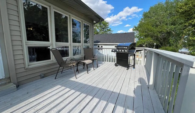 Spacious family home on Walden Lake with in-law suite. Pet-friendly!