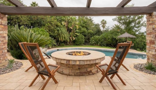 Spacious Family Home Sleeps 12, Pool/Hot tub, Serene getaway at Casa de Adobe