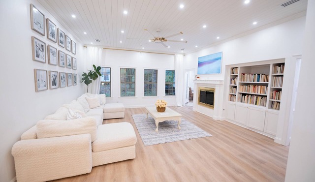 Spacious Family Home Sleeps 12 Perfect for Groups