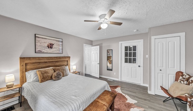 Spacious family home with playroom and Hot Tub near historic Georgetown