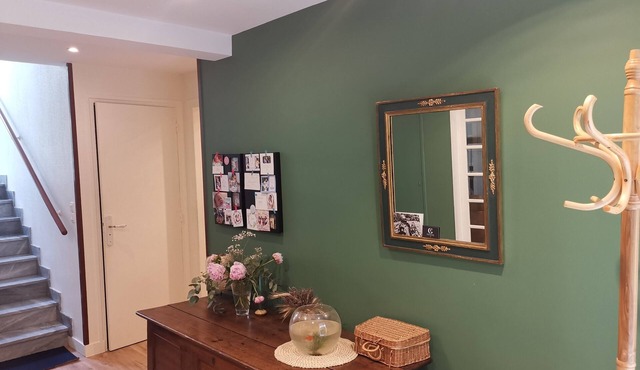 Spacious family home, Vannes center, enclosed garden, sleeps 12.