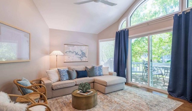 Spacious Family Lake House In Quiet Cove | 45