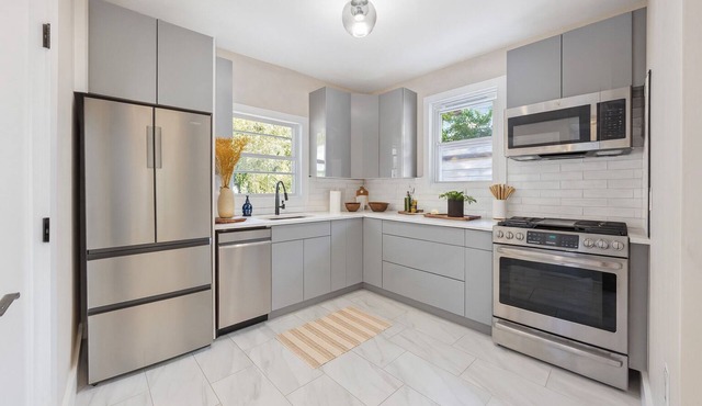 Spacious Family Loft with Dining, Game Room, Near NYC, Sleeps 14