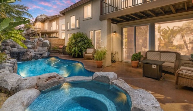 Spacious Family Oasis with Modern Amenities, Pool, BBQ, and Fire Pit