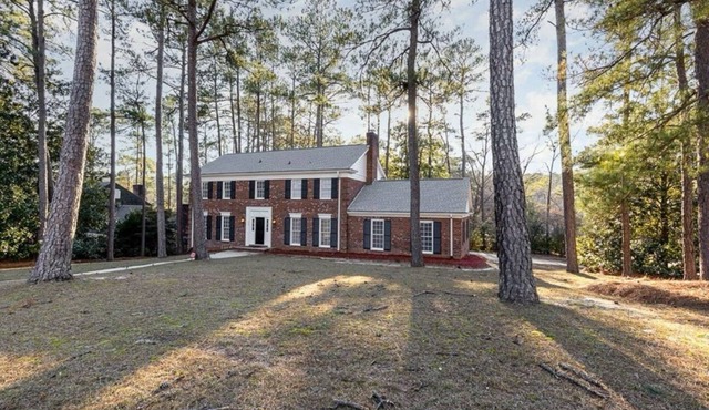 Spacious Family Oasis with Hot Tub, PingPong, Air Hockey & More - Ideal Getaway!
