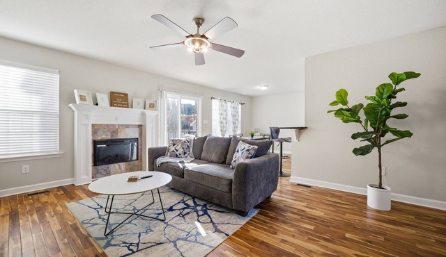 Spacious Family Oasis, 5 Bedrooms, Huge Yard & Garage