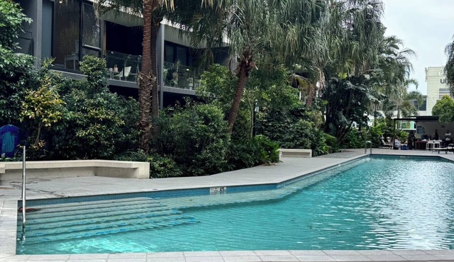Spacious Family Oasis with Pool Free Car Park near Brisbane CBD