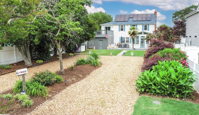 Spacious Family Retreat: Walk to Beach, Restaurants, ViBe, The Dome & Surf Park!