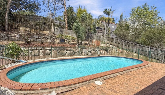Spacious Family Retreat with Pool/Pet friendly