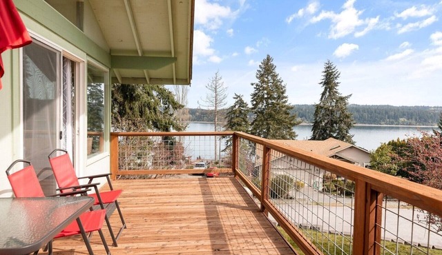 Spacious Family Retreat with Ocean View, Pet friendly