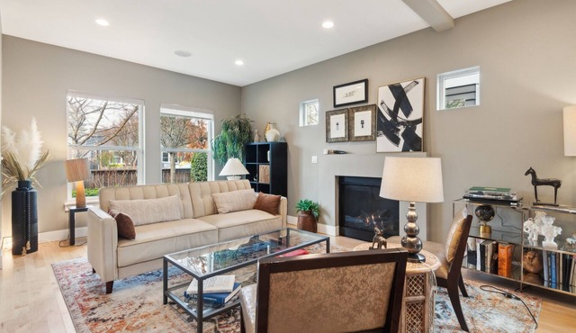 Spacious Family Retreat Media Room & Patio