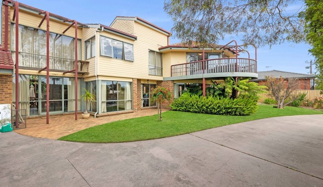 Spacious Family Retreat on Fischer (4)