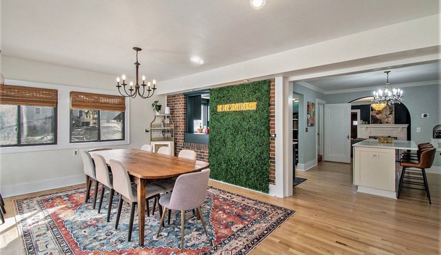 Spacious Family Retreat: King Beds+Arcade+Playground. Minutes from Zoo/Downtown