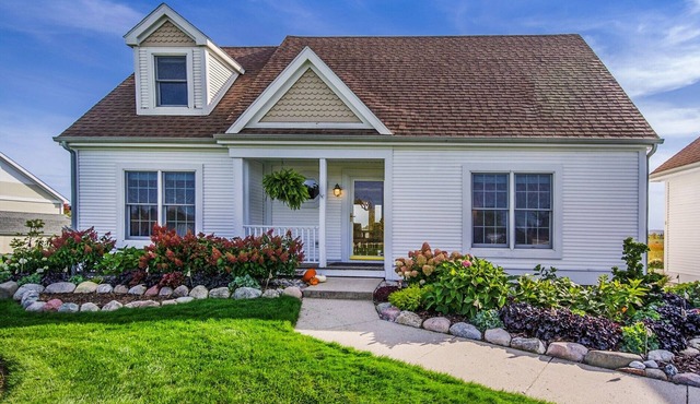 Spacious Family Retreat With Crooked Lake Access