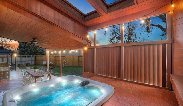 Spacious Family Retreat: Central/Hot Tub/Pool Table/Fire Pit/Kids Toys/3KingBeds