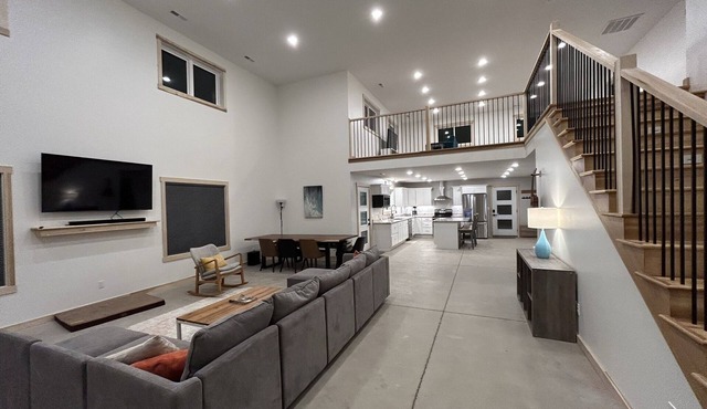 Spacious Family Retreat on Laurel Lake. 5mins from Grove Marina.