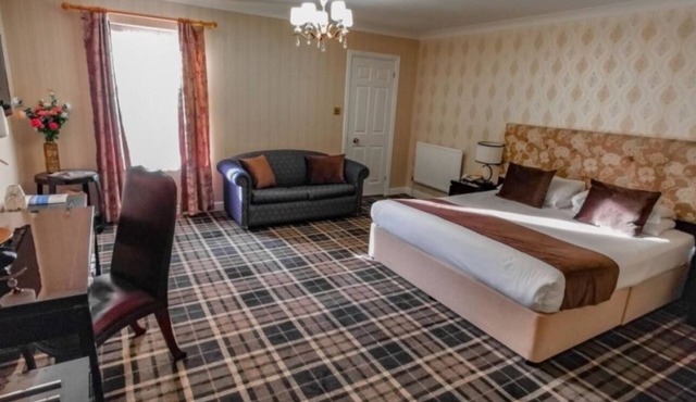 Spacious Family Room w/Pool Access, Steam Room & Historic Ambiance