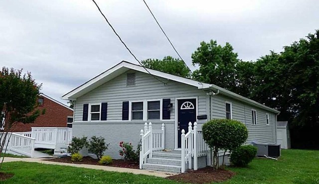 Spacious Family Stay, Large Dining, 3 Cozy Bedrooms, Home Near Buckroe Beach