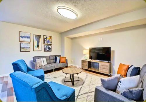 Spacious Family Stay, Near Downtown, Trail and Park