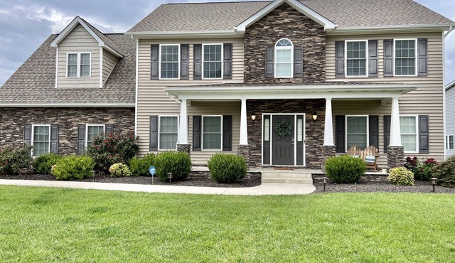 Spacious Family Home - Close to Virginia Tech & Radford University