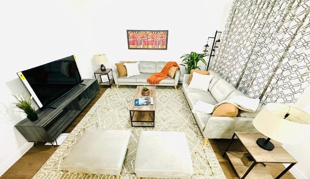 Spacious Family Home - 8 min Niagara Falls NY - Free Parking - Fast WIFI